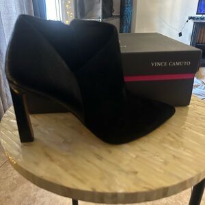 Vince Camuto never worn! 9.5 Black Booties.